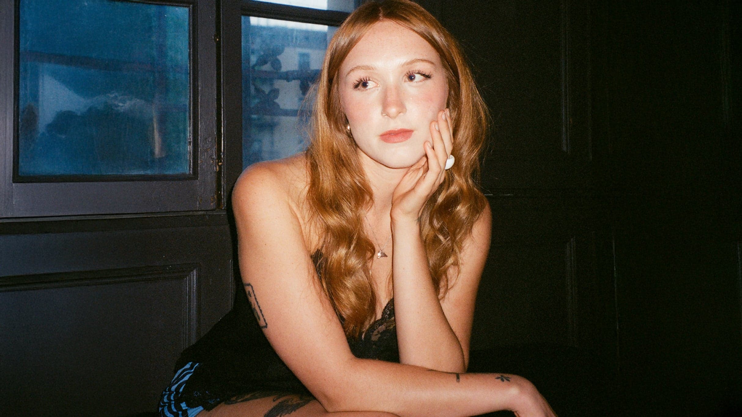 Bella White live